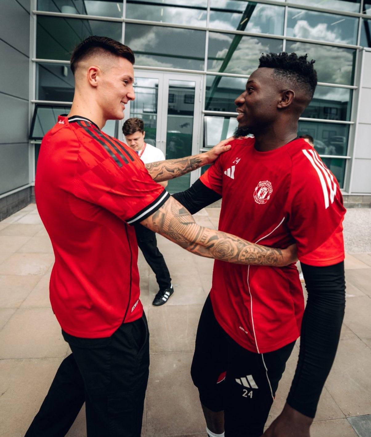 曼联战阿森纳谢什科可争首发！阿莫林安排闭门热身赛，奥纳纳也参与